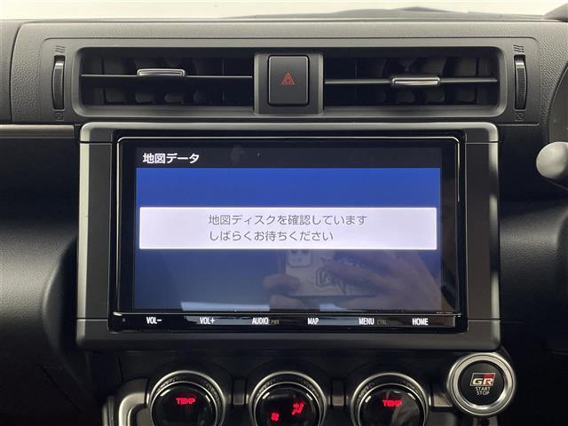 【純正9インチナビ】専用設計で車内の雰囲気にマッチ！ナビ利用時のマップ表示は見やすく、いつものドライブがグッと楽しくなります！