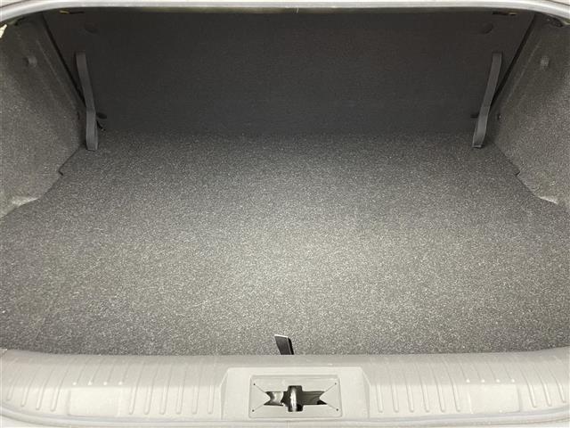 【トランク】積み込みやすくて、たっぷり積める荷室です。シートアレンジできるものは、乗車人数と荷物の量や大きさによってシートを動かすことができるので、より快適なドライブが可能です！