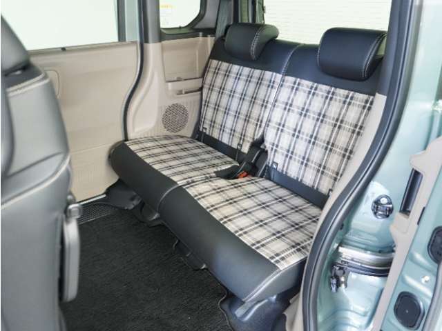 家族やご友人とBBQに行くとき、楽しさは道中の車内から始まっています！このベンチシートに座って、みんなで和気あいあい盛り上がりましょう！
