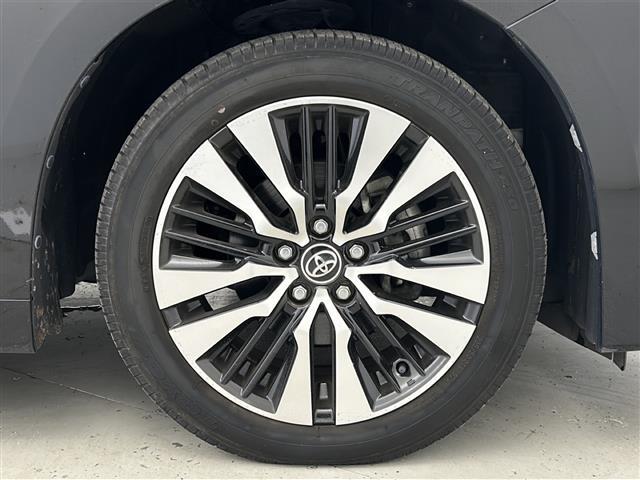 【純正18インチアルミホイール】専用のアルミなので、お車のイメージにぴったり！！社外のアルミやスタッドレスタイヤも取り扱いございます！！ドレスアップもカスタマイズもお任せください！！