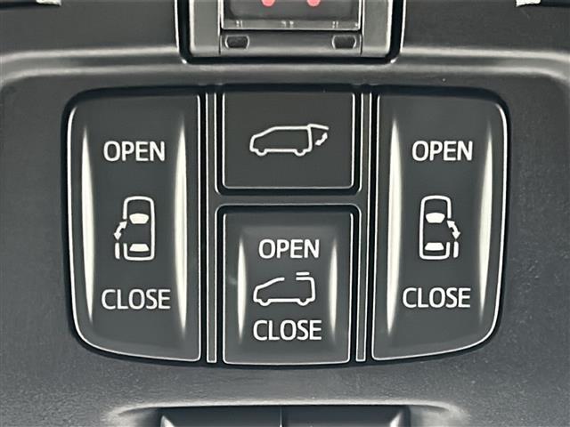 【両側パワースライドドア】小さなお子さまでもボタン一つで乗り降りラクラクです！両手に荷物を抱えている状態でもボタンを押せば自動で開閉するので、お買い物やお出かけの際にはとっても重宝します！