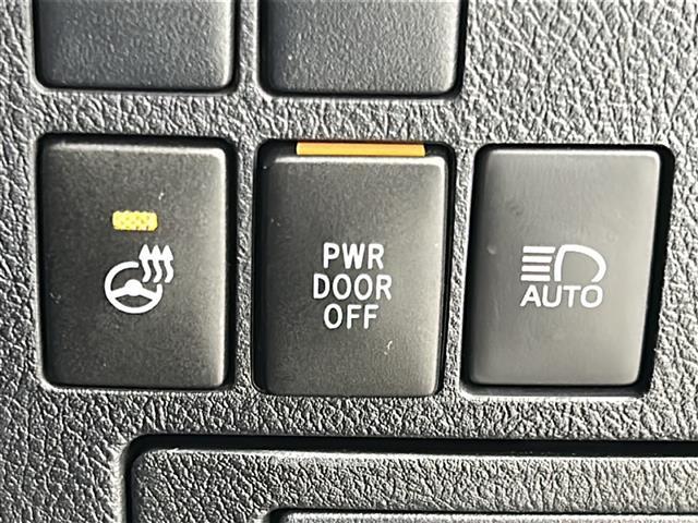 【ステアリングヒーター】冬場の寒い日に手がかじかみながら運転するのはツライですよね。でも、これがあれば安心です！ハンドルのグリップ部がじわっと暖かくなって心までポカポカします。