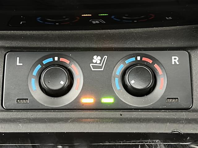 【シートベンチレーション】夏場の暑い日でも、シートの座面や背もたれの部分から風が送られてくるので、蒸れを防ぎます！また換気などの効果もあり、室内環境を整えてくれます。