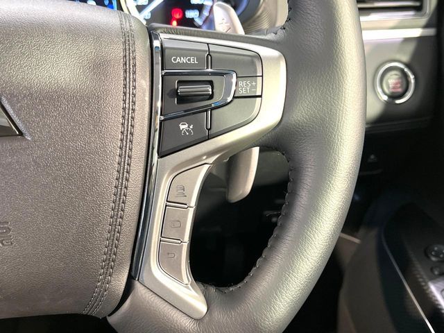 【レーダークルーズコントロール】高速道路での長距離走行が楽に！！自動で速度を保つクルーズコントロールが、衝突軽減システムと連携し、前方の車両を感知して車間を保つように速度調節してくれます！！