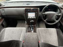 大阪府枚方市にセダン・SUVを中心に『お値打ち価格』で展示している良質中古車専門店です。事故歴修復歴なしの車両限定で取り扱い！。関西地域で最もお得な価格かつ最良質車をご提供できるよう努めております。