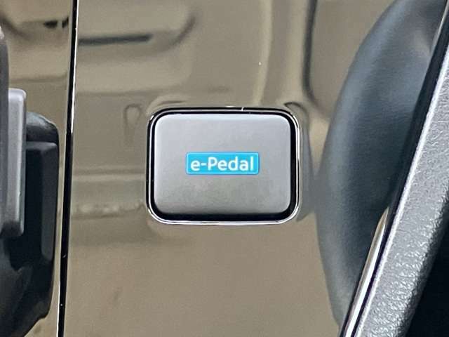 アクセルペダルの踏み加減を調整するだけで発進、加速、減速をコントロールすることができるe-Pedal
