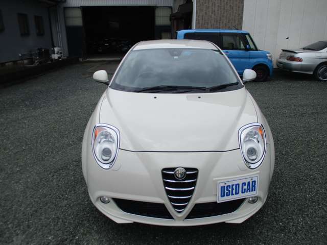 受けたような車は仕入れません。それと同じ車なら程度が良い車が欲しいとおっしゃる方当然のことだと思います。仕入れた車は業者さんにお願いして全磨きで水垢迄全て除去して傷がよく見える状態にしてからリペイント