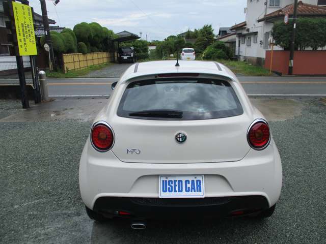 トルク19.4kg・m/4500rpm　直列4気筒16バルブICターボ排気量1368cc　圧縮比9.8過給機IC付きターボ　タンク容量45リットル　燃料無鉛プレミアムガソリン　前後タイヤサイズ