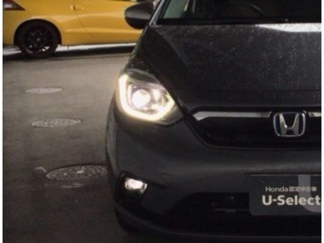 【LEDヘッドライト】ディスチャージヘッドライト（HID）と同等の明るさで、夜道や雨天走行が明るく視界良好！！　フォグライトも装備で、安心感さらにUPです♪安心ドライブを楽しんで下さい♪