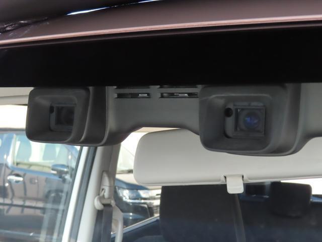 2つのステレオカメラがクルマや障害物を捉えると、警報や強制ブレーキなどで運転手の安全を守るデュアルカメラブレーキサポートを搭載（＾0＾）