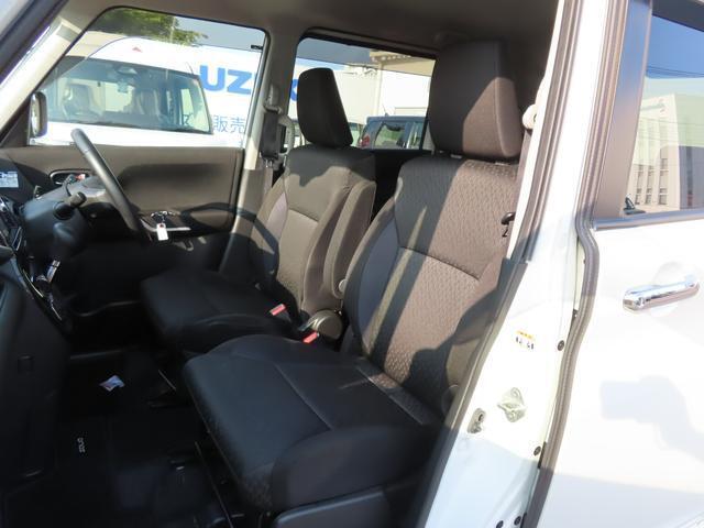 足元もゆったりとしていて快適に運転できます！