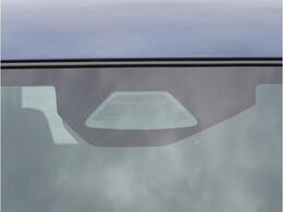 【デュアルセンサーブレーキサポートII】ミリ波レーダー、単眼カメラ、超音波センサーが前方の歩行者やクルマを検知し、衝突事故時の被害を軽減します。