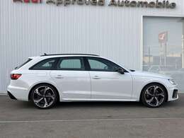 コンパクトなサイズながらシャープでアウディらしいデザインで好評があります。