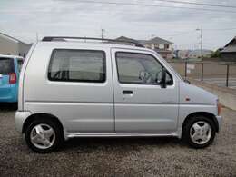 提携整備工場もあり、安心してご購入いただけます。車検・オイル交換・修理・鈑金塗装等しっかりと対応致します。金額に関しては、相見積もりOKですのでお気軽にご相談ください。