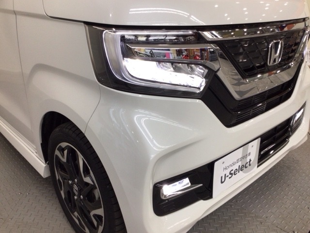 【LEDヘッドライト】ディスチャージヘッドライト（HID）と同等の明るさで、夜道や雨天走行が明るく視界良好！！　フォグライトも装備で、安心感さらにUPです♪安心ドライブを楽しんで下さい♪