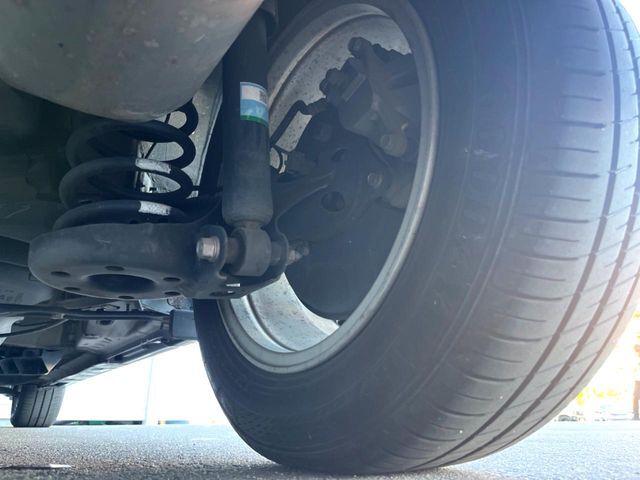 お車を安心してお乗りいただく為には、足回りの定期点検が欠かせません。サービスサポート（有償保証）では無料点検もご提供しており、安心のカーライフをお過ごしいただけるサポート体制が整っています。