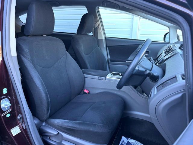 運転席シート廻りは使用感も少なく、良好な状態となっています。丁寧に使われていたことがよくわかりますね。
