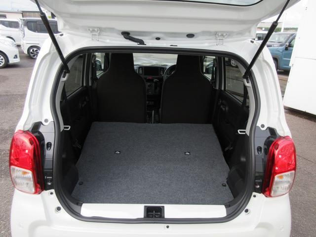 シートアレンジもこの通り！今のお車はあなた様のスタイルに順応できるよう作られていますよ！あなたのスタイルにピッタリのポジションを見つけてください！
