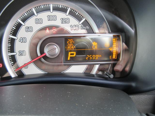 シンプルでスッキリしたメーターデザインはドライブを楽しくさせます。最近のお車は低燃費運転をしていただくと標記がかわる工夫も施されています。あなた好みのアクセントをつけてみるのも良いかもしれませんよ！