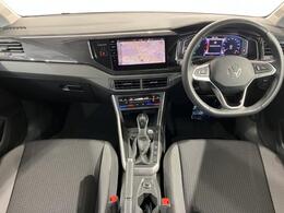 シンプルなデザインと一目でわかるスイッチの配置はPeoples　Car＝みんなの車という考えの現れです。各スイッチにはバックライトもついており、夜間でも安全に操作して頂けます。