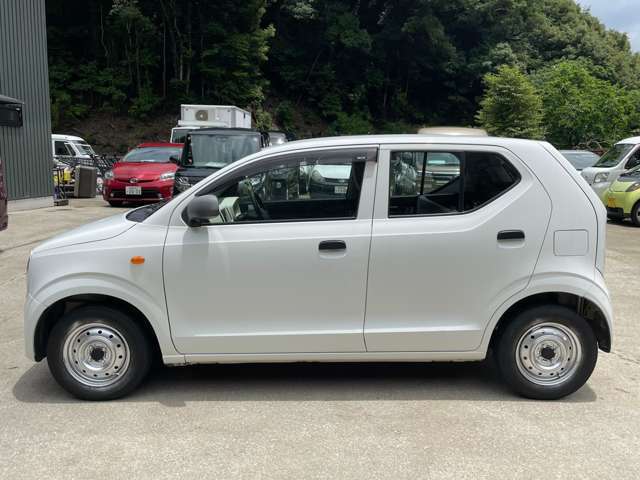シートカバー取付けや室内イルミネーション加工なども行っております。お客様1人1人のご要望に全力でお応え致します。