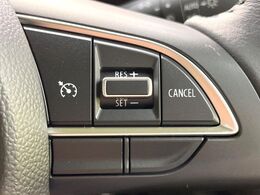 【クルーズコントロール】高速道路もラクラク走行。アクセルを離しても一定速度で走行ができ、長距離運転時の負担を軽減！加速・減速も簡単なスイッチ操作で調整できます。