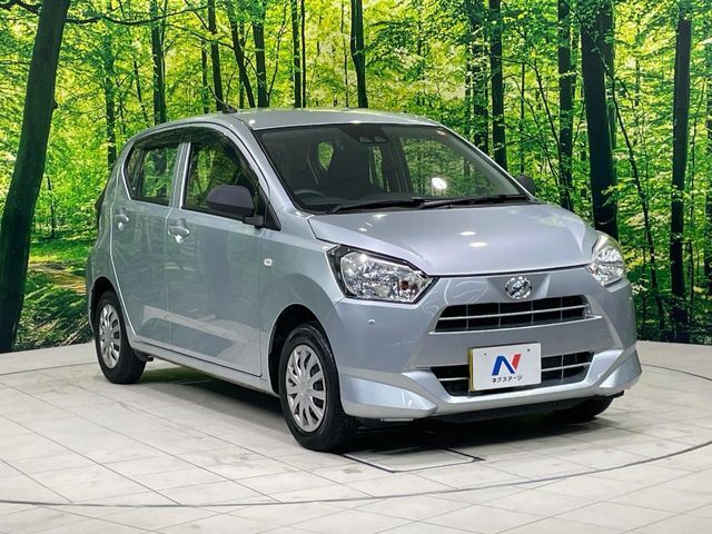 大好評のボディコーティング「弾スプラッシュコート」もご納車までに施工可能。通常のガラスコートと異なる、耐久年数6年の無機質ガラスコーティングが、ボディをキレイな状態に保ってくれます。