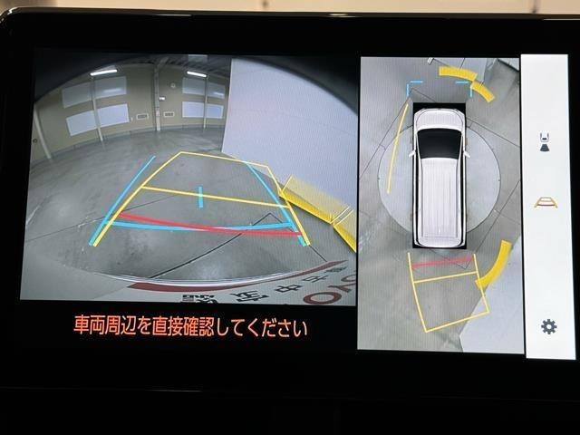 パノラミックビューモニターシステムが付いているので車の上から見た映像が確認できますよ。　一目で車両周辺の情報を確認できますが、直接安全をご確認下さい。