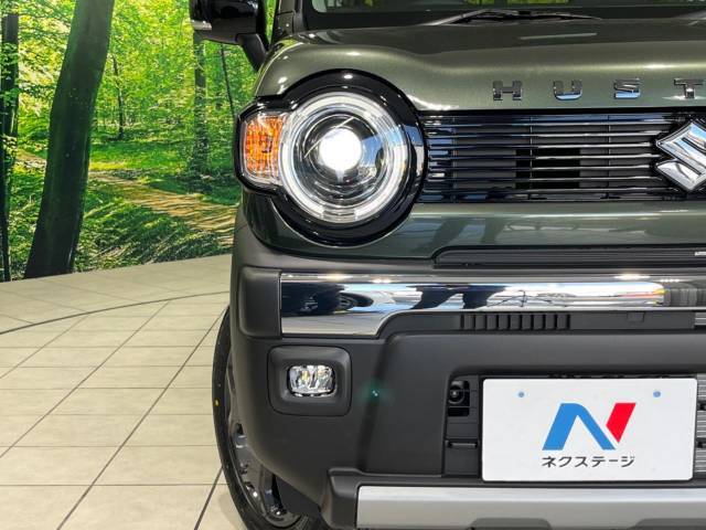 【LEDヘッドライト】悪天候や夜間走行時も良好な視界を確保し安心して運転できる高輝度LEDヘッドライトを装備！点灯速度が早く、消費電力も抑えられています。