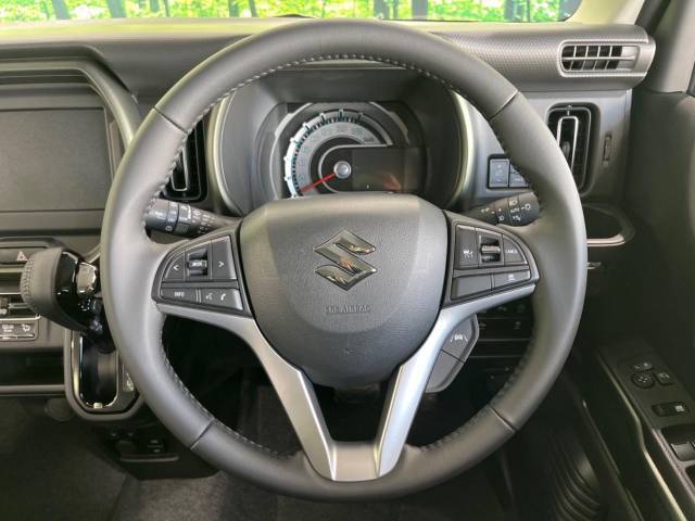 【純正革巻きステアリング】上質な革を使用することで、手にしっかり馴染みとても運転しやすいハンドルです♪