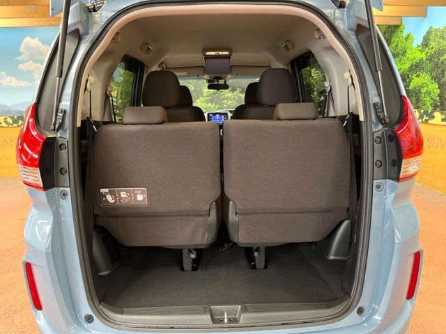 普段のお買い物や通勤、送迎等に十分な荷室スペースを確保しております。セカンドシートを倒すと、大きな荷物の積載も可能です♪