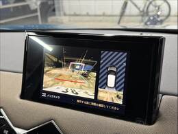 【カラーバックモニター】を装備しております。リアの映像がカラーで映し出されますので日々の駐車も安心安全です。