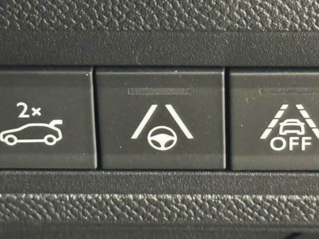 【レーンディパーチャーアラート】車両がレーンを認識し、跨いだ際やはみ出してそうな場合に、警告音でお知らせします。