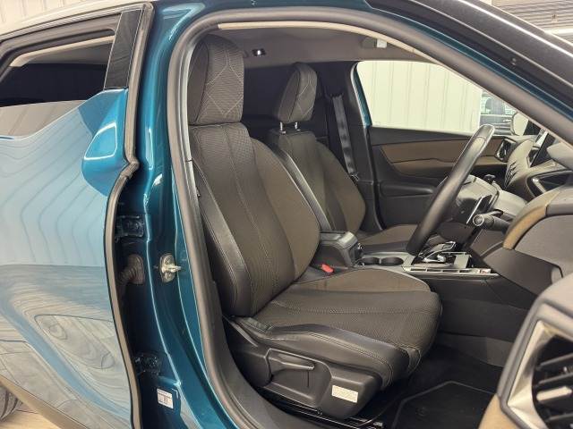 【インテリア】ブラックを基調とした、洗練されたインテリアは一見の価値あり。