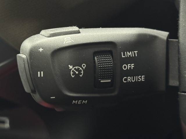 【クルーズコントロール】装備車両です。遠距離ドライブの高速道路などでは大活躍で疲労軽減に役立ちます。