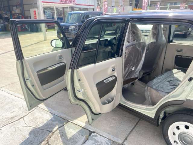 乗り降りしやすい大きく開くドア