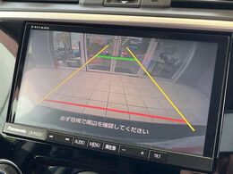 【バックカメラ】駐車時に後方がリアルタイム映像で確認できます。大型商業施設や立体駐車場での駐車時や、夜間のバック時に大活躍！運転スキルに関わらず、今や必須となった装備のひとつです！