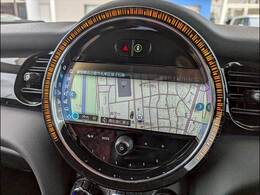 先進のBMW　タッチパッド付きi-driveとほぼ同性能のHDDナビゲーションになります。USBインターフェースやブルートゥースオーディオなど様々な先進機能をお楽しみいただけます。