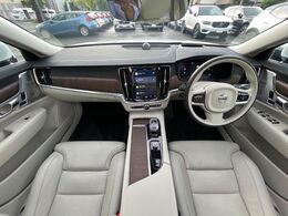 希少な希少なS90！エアサスペンションも装備しているので乗り心地は快適！Googleナビ搭載モデルで目的地までは音声操作のみ！楽しいドライブができそうですね♪ぜひご覧ください！