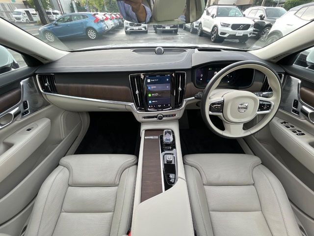 希少な希少なS90！エアサスペンションも装備しているので乗り心地は快適！Googleナビ搭載モデルで目的地までは音声操作のみ！楽しいドライブができそうですね♪ぜひご覧ください！