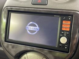 【純正ナビ】人気の純正ナビを装備しております。ナビの使いやすさはもちろん、オーディオ機能も充実！キャンプや旅行はもちろん、通勤や買い物など普段のドライブも楽しくなるはず♪
