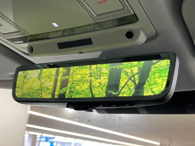 ◆Clear　Sightインテリアリアビューミラー『アンテナに設置されたカメラから映像をリアビューミラーに表示します。後席に人が座ったりラゲッジスペースに荷物を積んでいても良好な視界が得られます。』