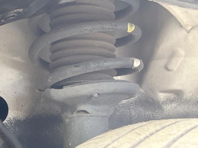 お車を安心してお乗りいただく為には、足回りの定期点検が欠かせません。サービスサポート（有償保証）では無料点検もご提供しており、安心のカーライフをお過ごしいただけるサポート体制が整っています。