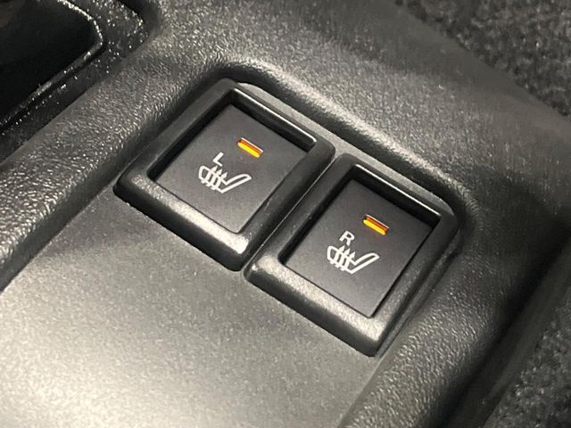 【シートヒーター】寒い日に重宝するシートヒーター！エアコンより早く温まってくれるので寒がりの人も安心ですね♪エアコンの温風は乾燥するから苦手、という方にもをおすすめです。
