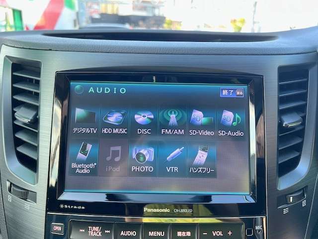 純正HDDナビ付き！DVD再生、フルセグTV、Bluetoothオーディオと装備が充実しております！