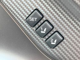 【メモリー機能付きパワーシート】ドライバーごとに設定したシート位置を記憶して、ボタン一つで切り替えできる便利な機能！運転する方が複数名いらっしゃるご家庭におすすめです♪