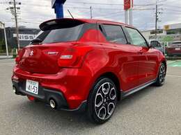 車両は全体的に大きな傷　事故跡などはありません。ぜひ御来店頂き　現車を御確認下さいませ。御来店をお待ちしております。御来店の難しい遠方のお客様には　写真の追加撮影などをさせて頂きます。