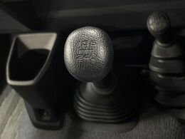 【フロア5速MT】走りの5速MT！！スポーティーな走行をお楽しみいただけます♪