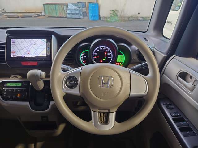 ノーマルなハンドルとなっております！握りやすく快適な運転が可能です！