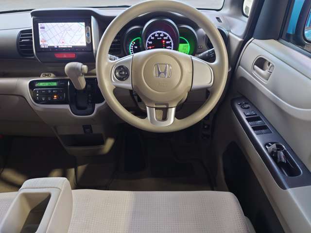 インパネはシンプルなデザインです！運転もしやすいですよ！